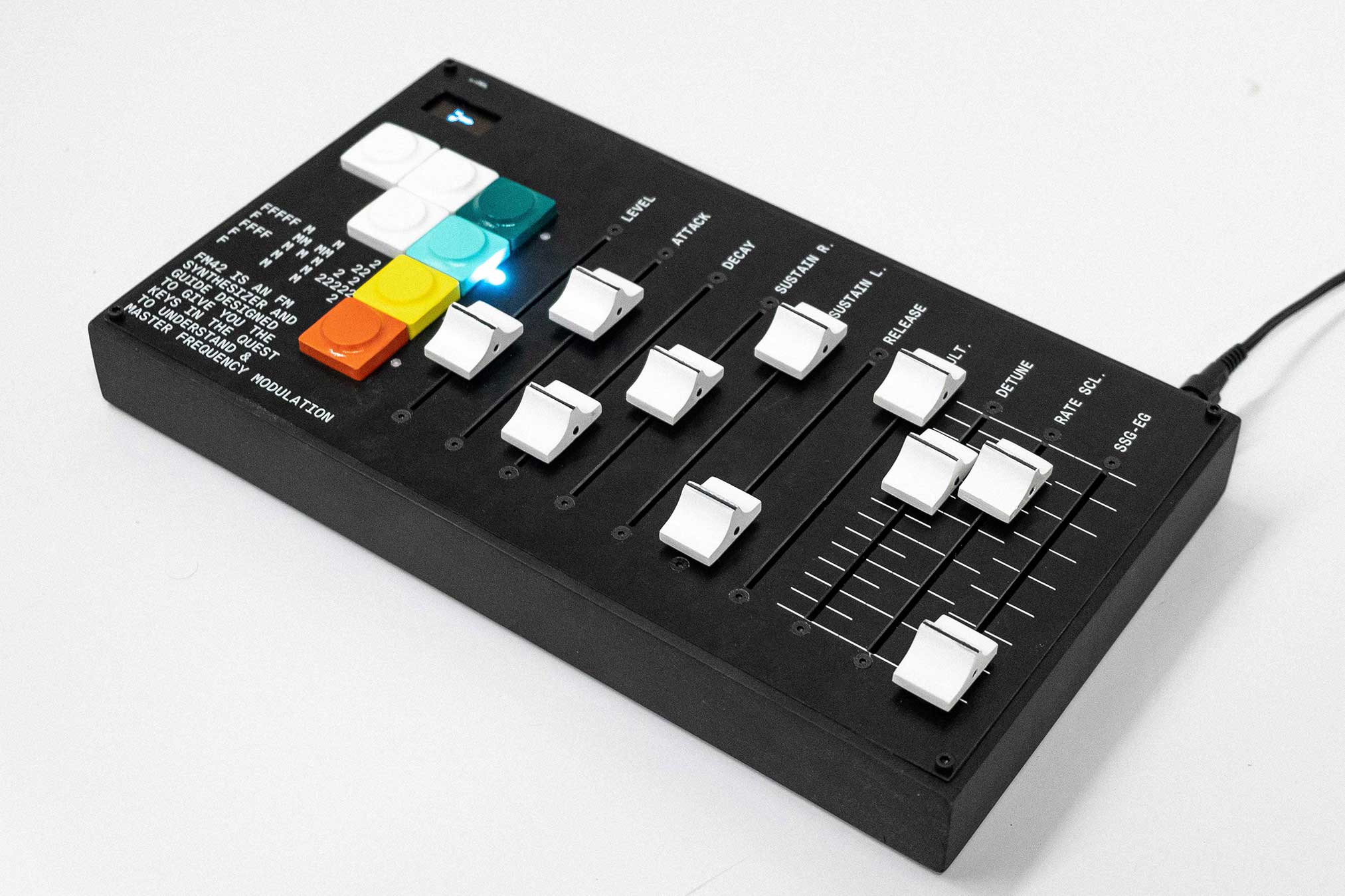 FM-42 Synthesiser — detail 1